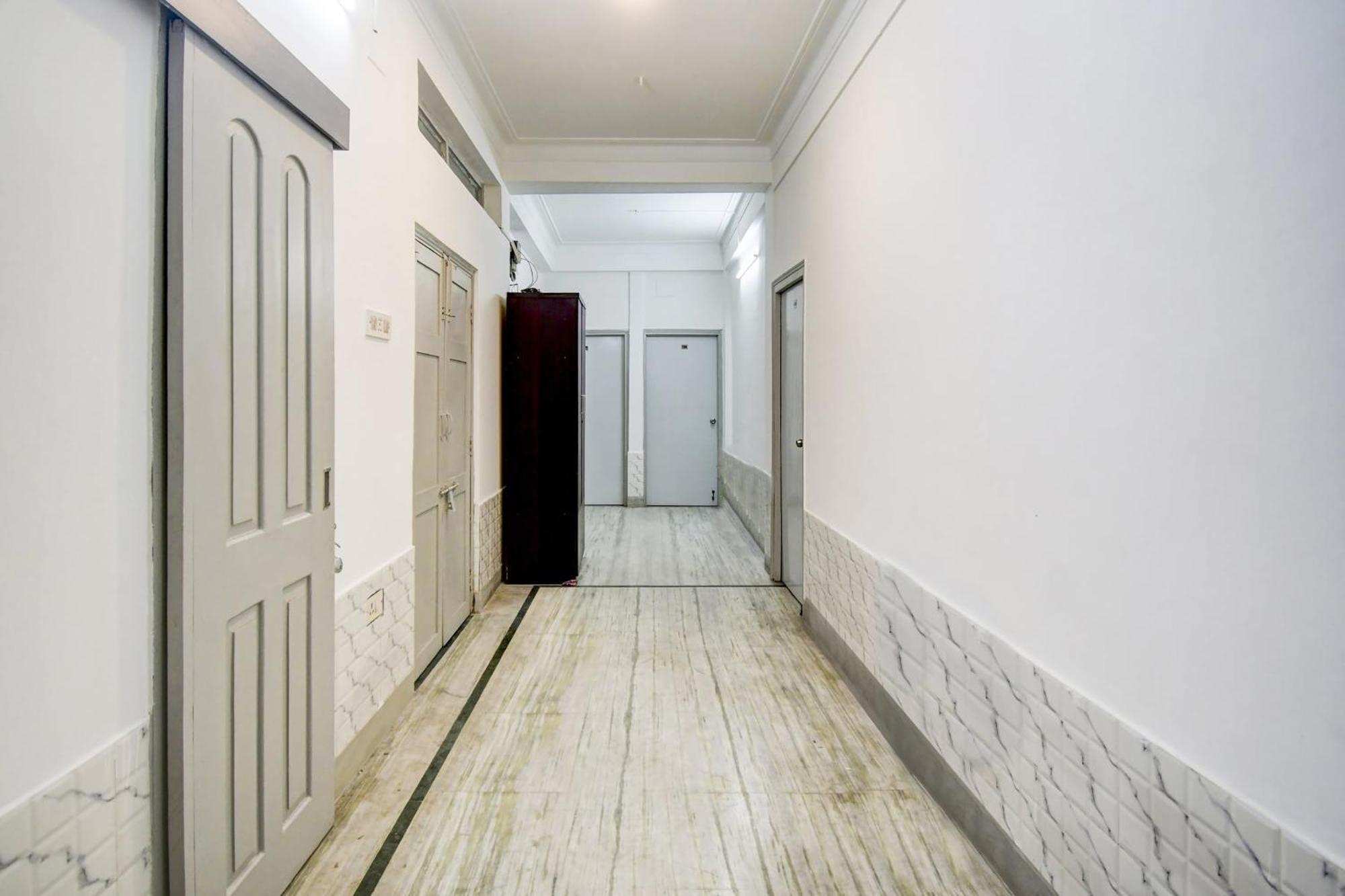 Super Oyo Hotel O Fantasy Stay Vibe Калькутта Экстерьер фото