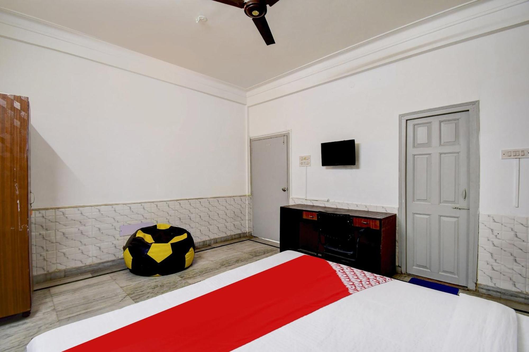 Super Oyo Hotel O Fantasy Stay Vibe Калькутта Экстерьер фото